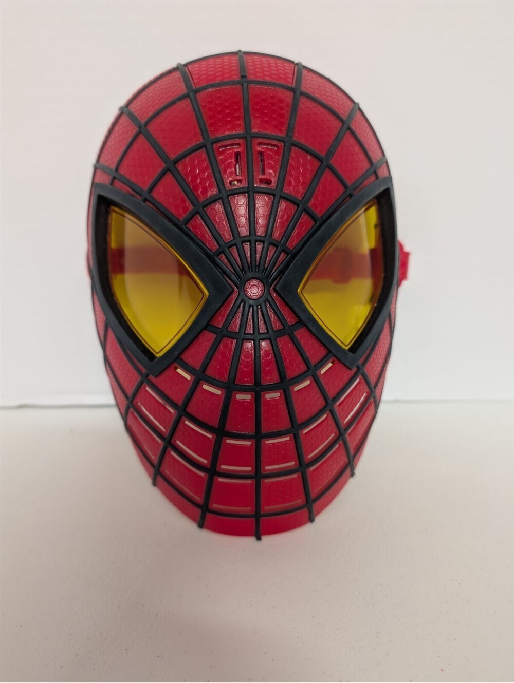 Marvel Amazing Spiderman Mask. Eyes Light Up/Phrases & Sound Effects Works! 2AAA